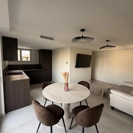 Charming, Cozy, And Comfortable 2-bedroom Cannes